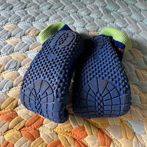 PLAYSHOES - Picture 2 of 2